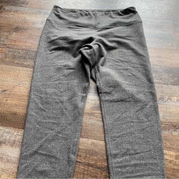 Old Navy Active Leggings - Picture 5 of 9